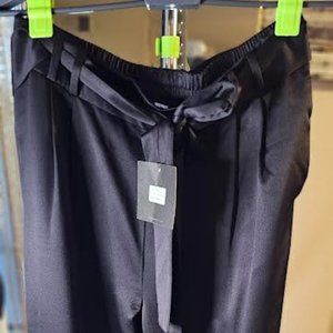 *BRAND NEW WITH TAG*Women Andrew Marc style MOMPT236 pants color black with belt